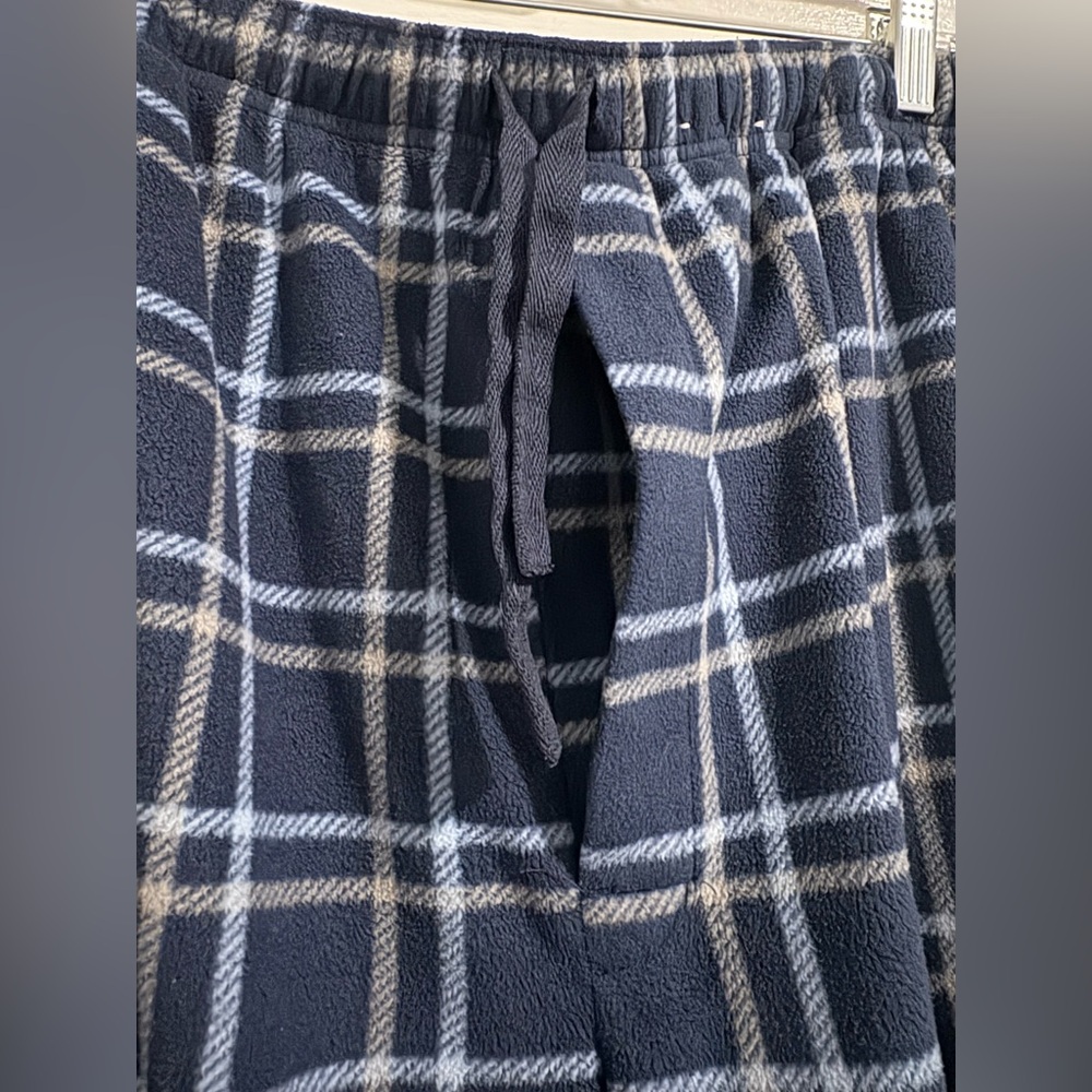 Unisex Flannel PJ Bottoms With Pockets - Picture 3 of 4